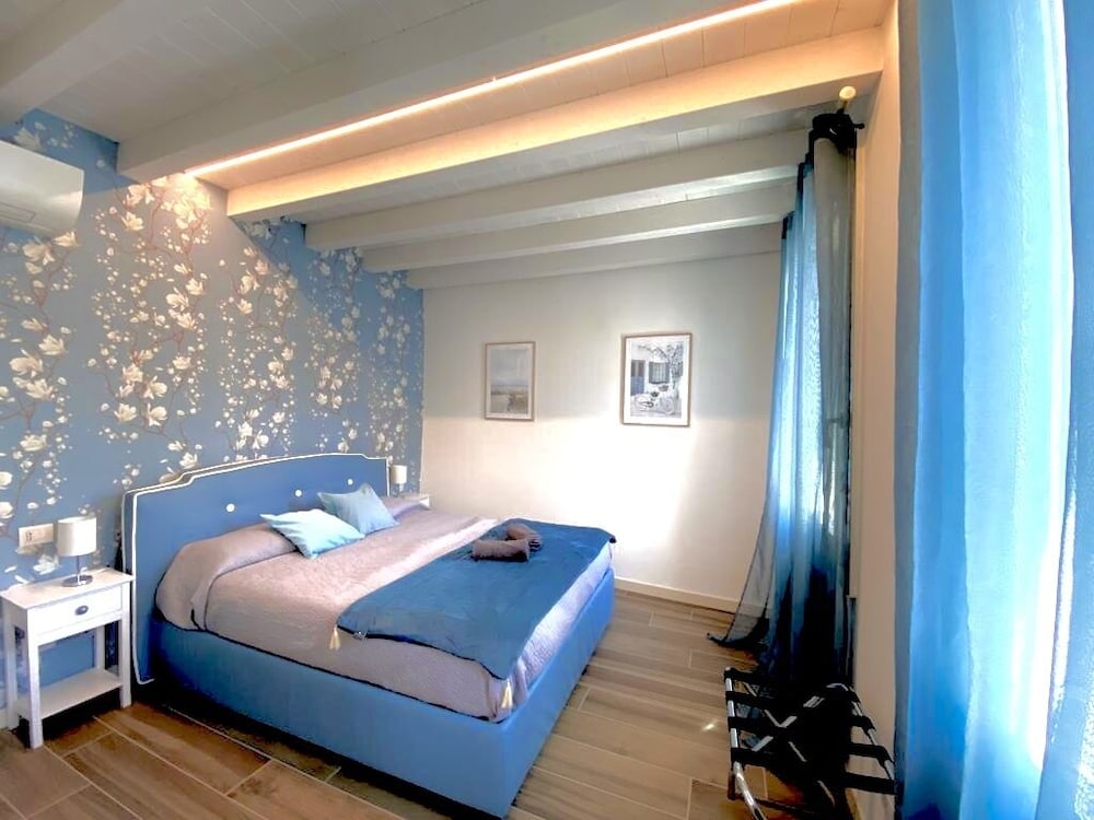 Classic Room, 1 Queen Bed photo 2