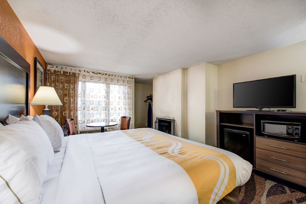Room, 1 Queen Bed, Non Smoking - Photo 2