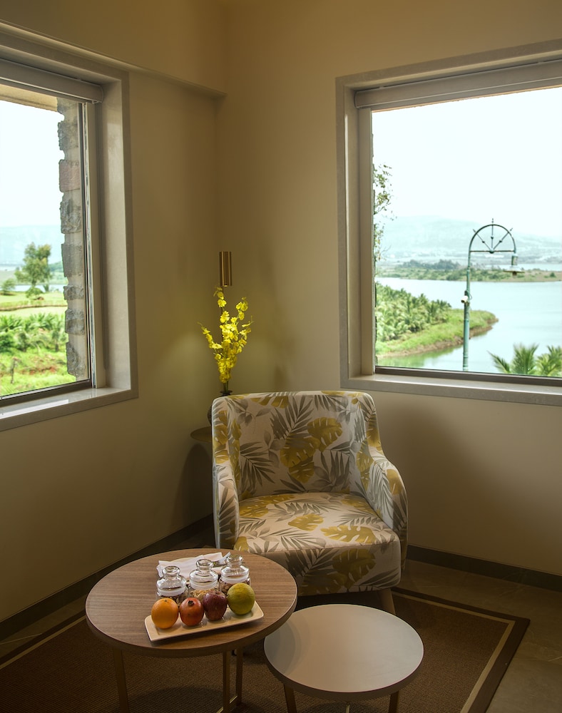 Premium Lake View Suite - Photo 5
