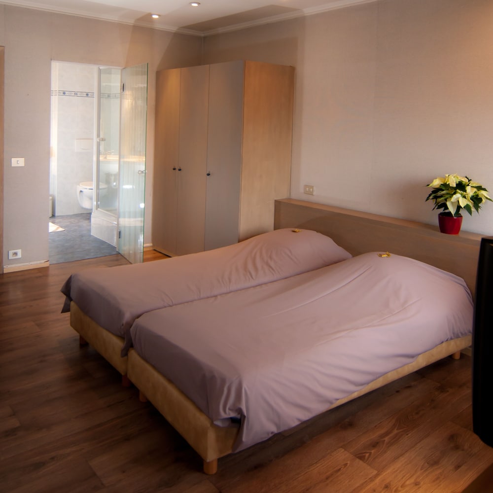 Basic Double Room, 2 Twin Beds
