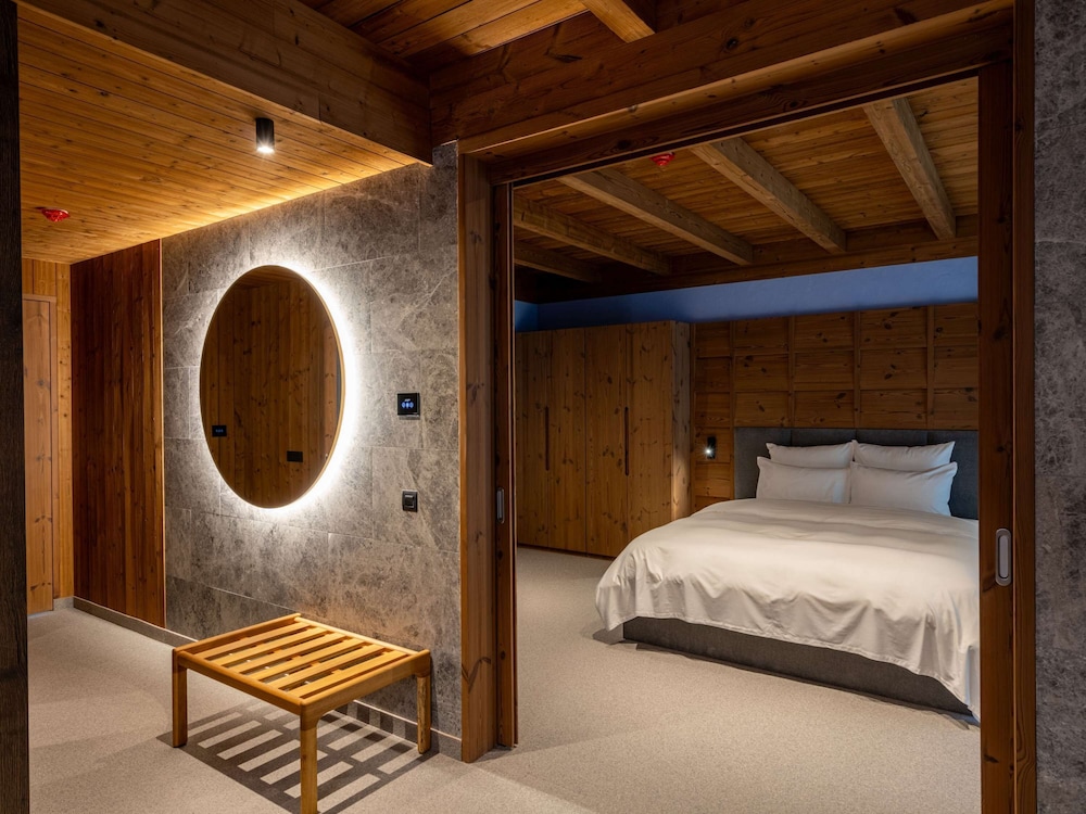 Swiss, Apartment