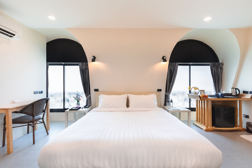 Superior Double Room, 1 King Bed, Non Smoking photo 3