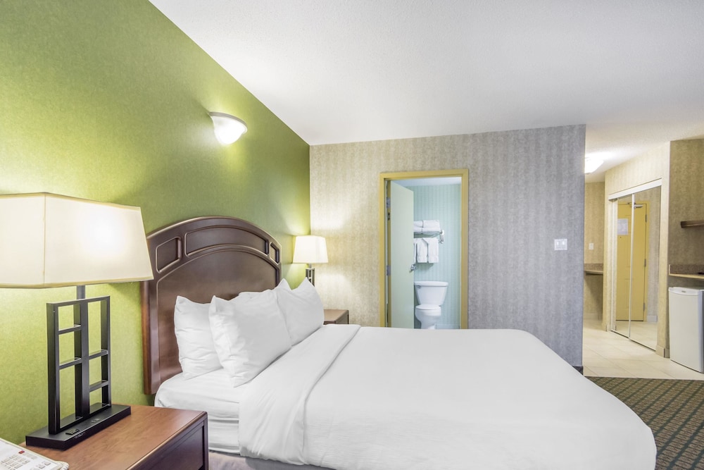 Standard Room 1 Queen Bed Non Smoking - Photo 3