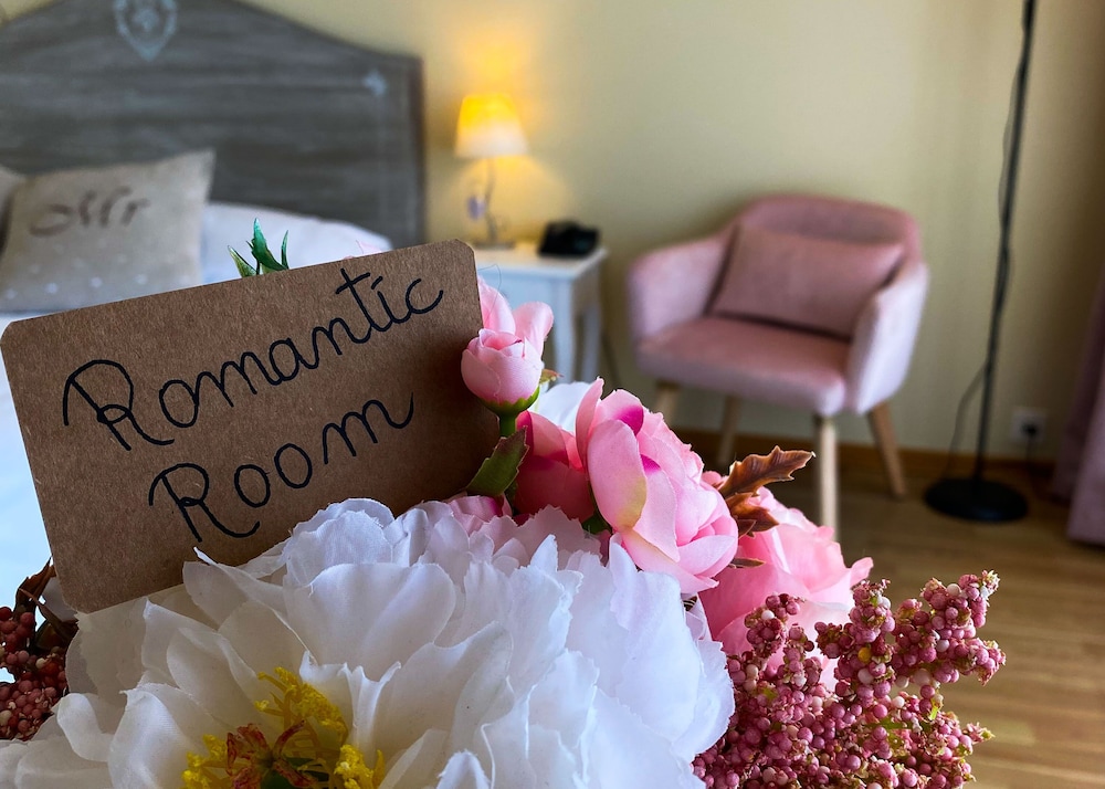 Romantic Double Room, 1 Queen Bed, Mountain View photo 2
