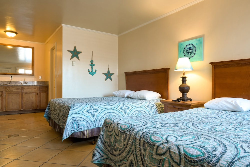 Room, 2 Queen Beds photo 1