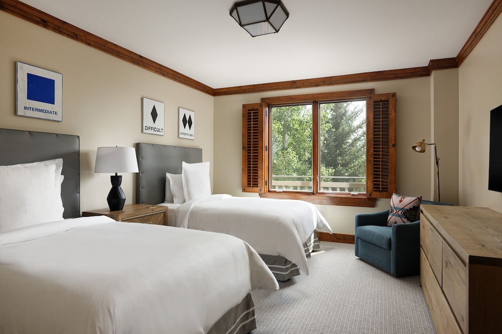 Room, 2 Bedrooms, Non Smoking, Valley View (Residence Valley View 1 King 2 Double) at Four Seasons Resort Jackson Hole in Teton Village