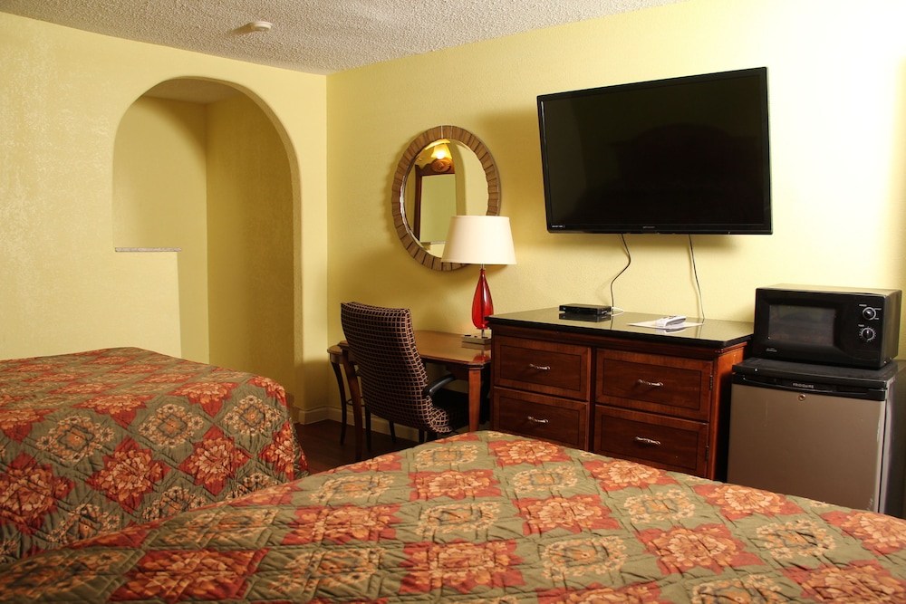 Standard Room, 2 Double Beds, Non Smoking photo 2
