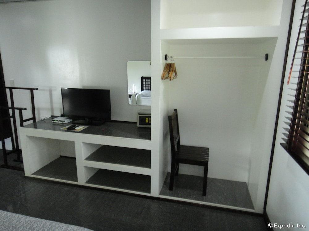 Deluxe Double Room, 1 Queen Bed, Private Bathroom photo 3