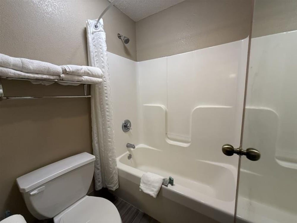 Standard Room, 1 King Bed, Non Smoking (Larger Room) - Photo 3
