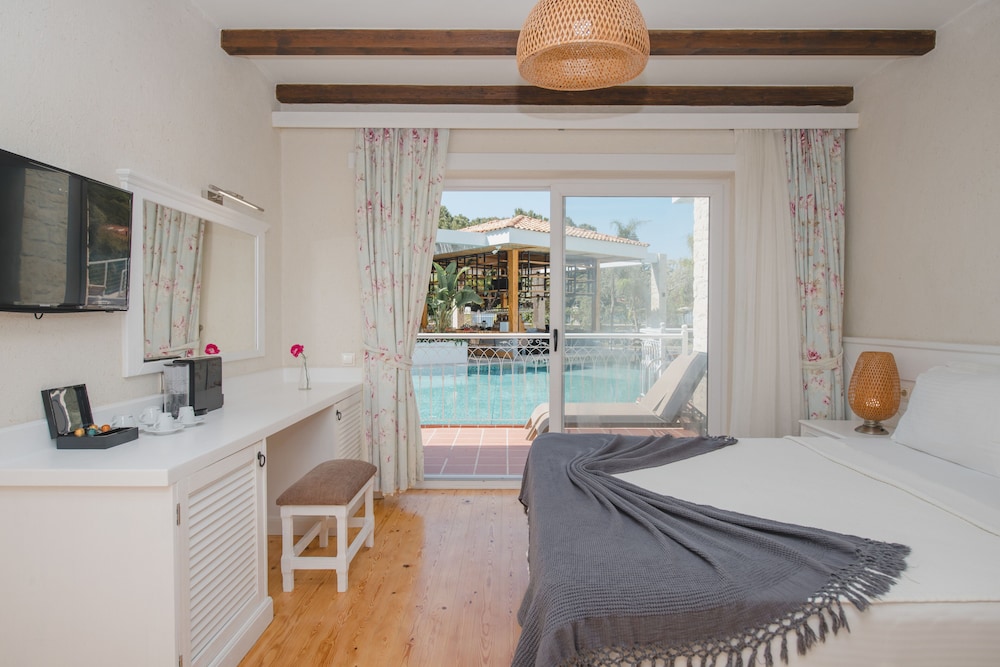 Double Room, Pool Access