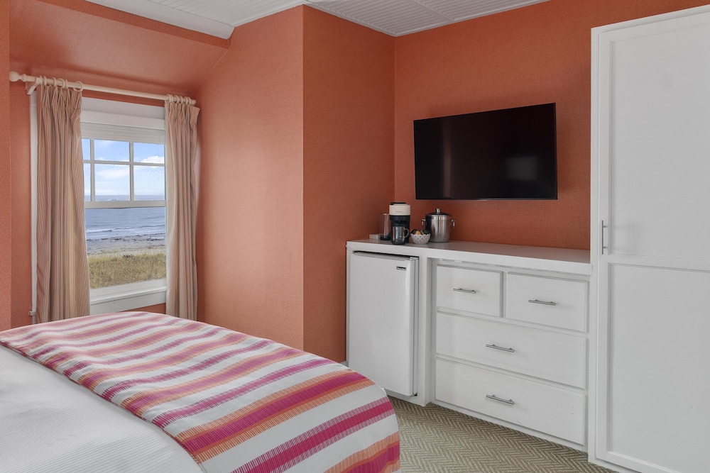 Room, 1 Queen Bed, Oceanfront photo 2