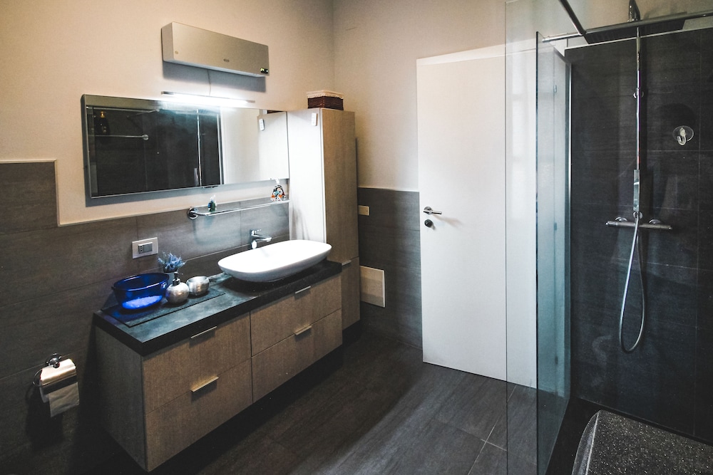 Deluxe Double Room, Shared Bathroom, Park View photo 3