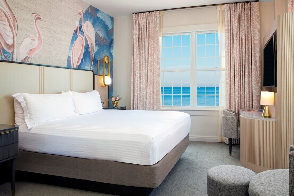Grand Room, 1 King Bed - Photo 1