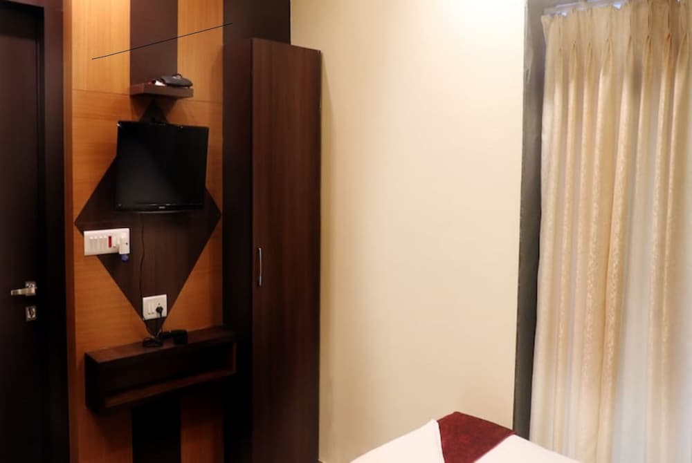 Deluxe Studio Suite, City View photo 3