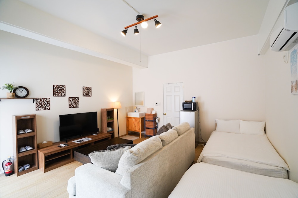 Privately Reserved Floor up to 8 Guests