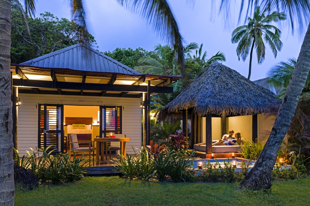 Oceanfront Pool Villa photo 2