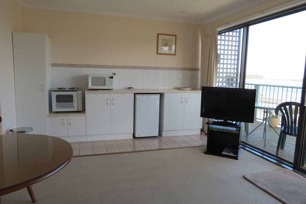 1 Bedroom Upstairs photo 2