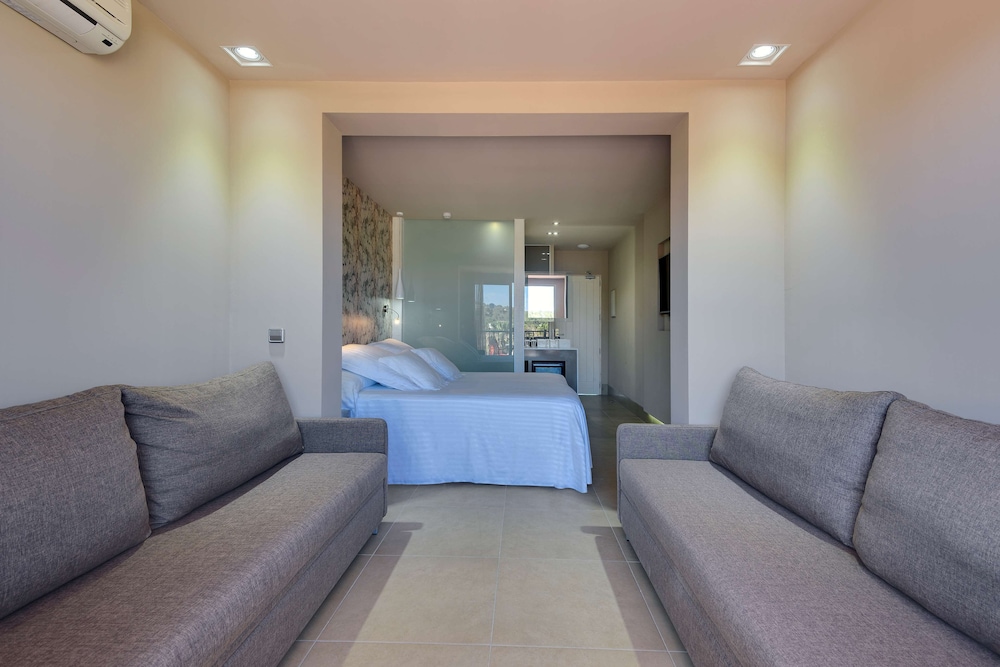 Habitación Familiar (Superior (3 Adultos + 2 Niños))