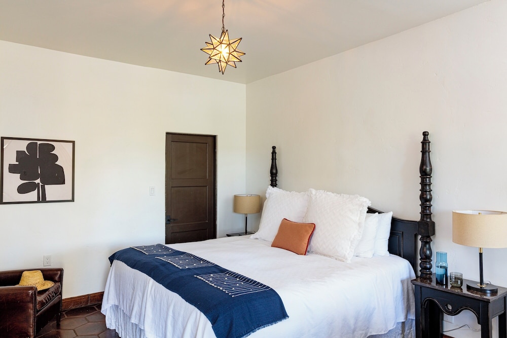 Room, 1 Queen Bed (Estate Guestroom) - Photo 4