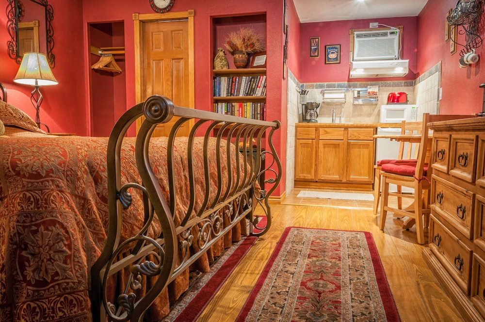 Comfort Room, 1 King Bed, Kitchenette, Lake View
