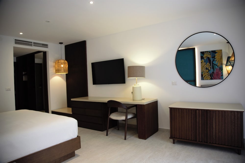 Caribe Suite All-Inclusive (3 Adults + 1 Child)