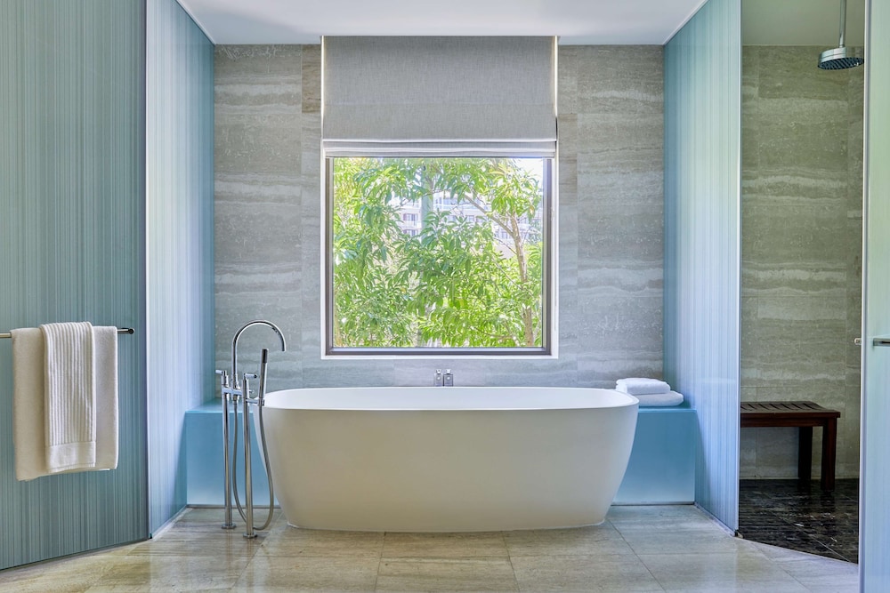 Superior Room, 1 King Bed (island)