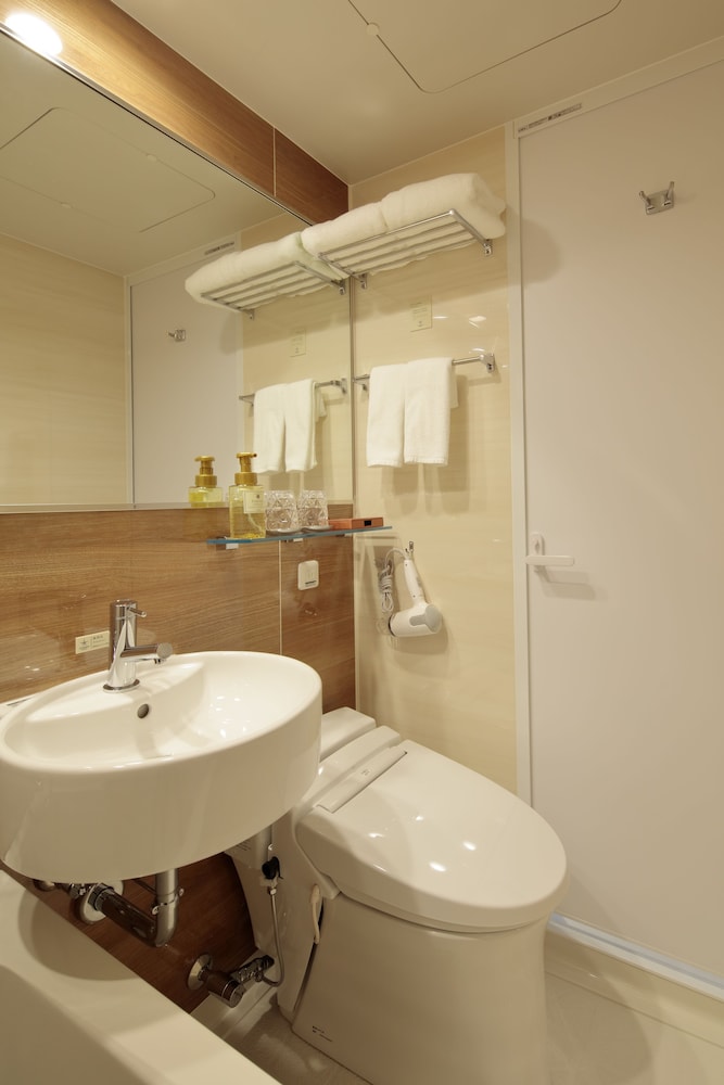 Executive Deluxe King Room, Super City View, Non Smoking, photo 6