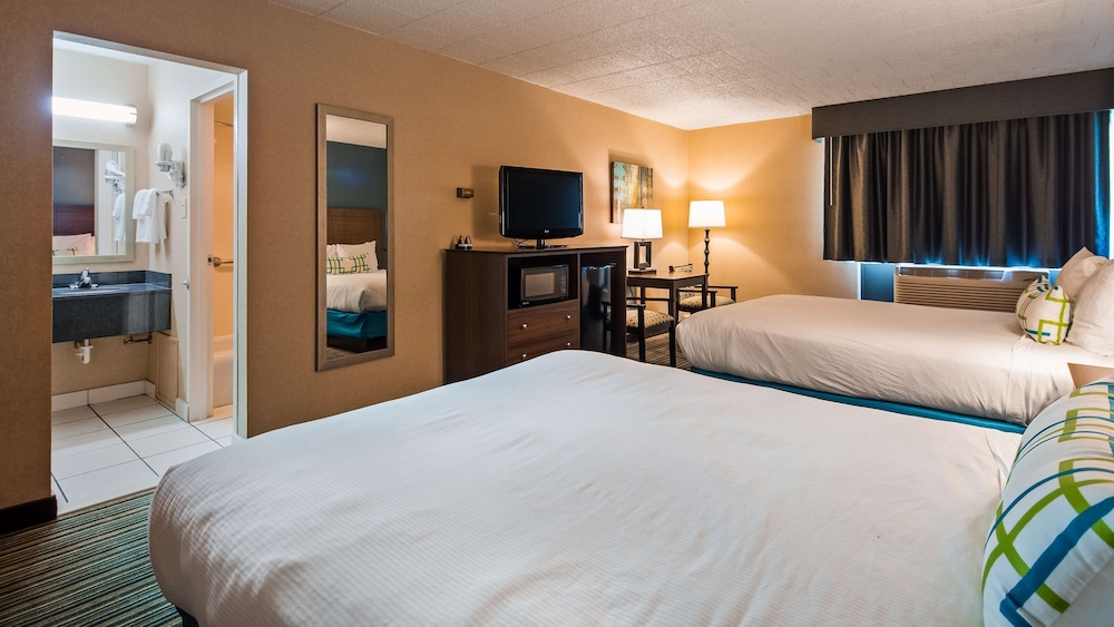 Standard Room, 2 Queen Beds, Non Smoking - Photo 2