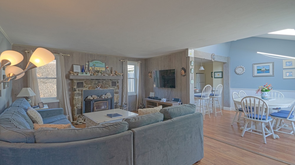 Two-Bedroom Cottage photo 1