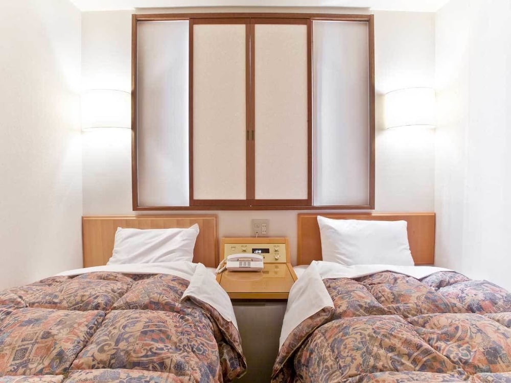 Economy Twin Room, 2 Twin Beds, Non Smoking - Photo 1