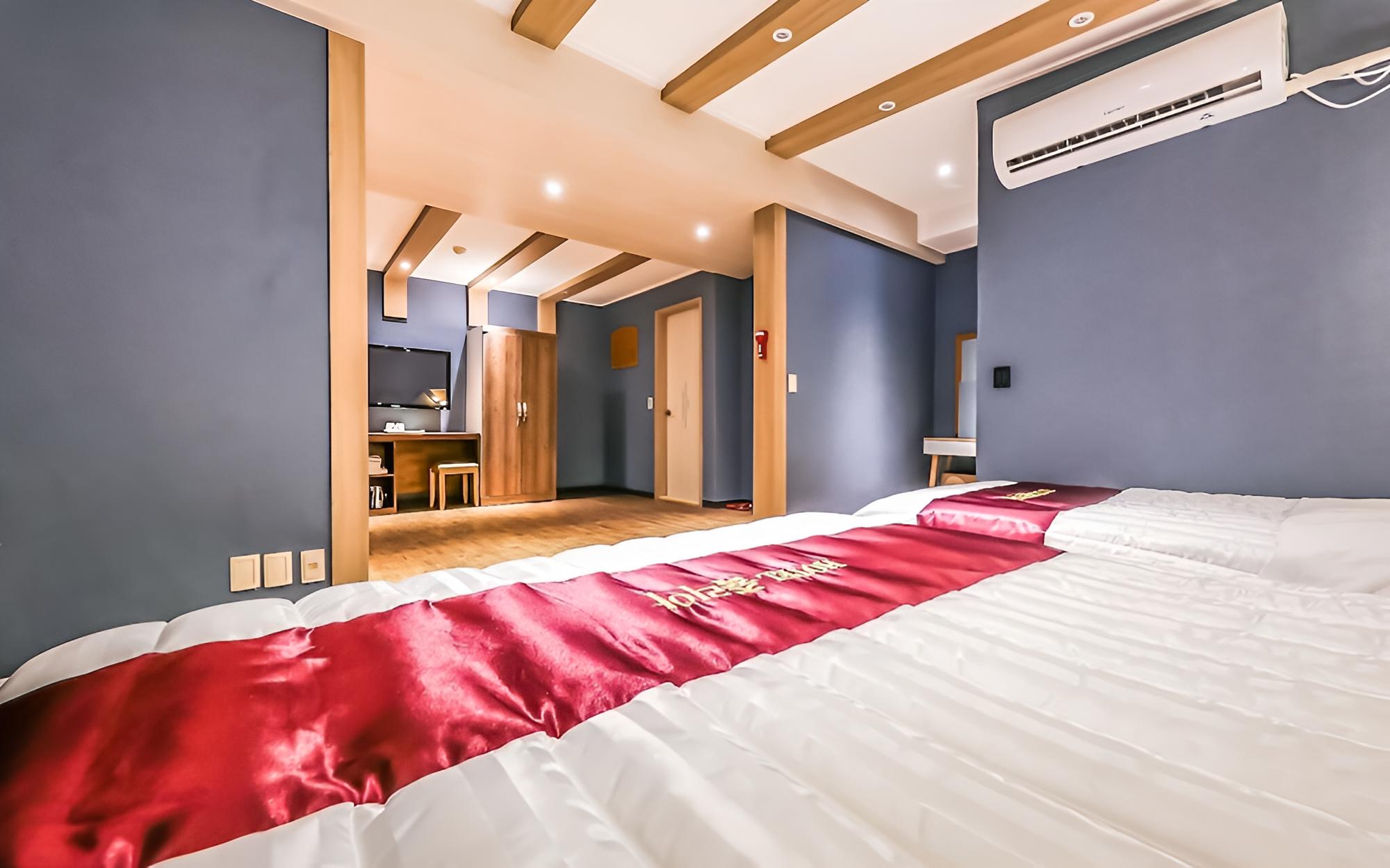 Room (Twin) photo 2