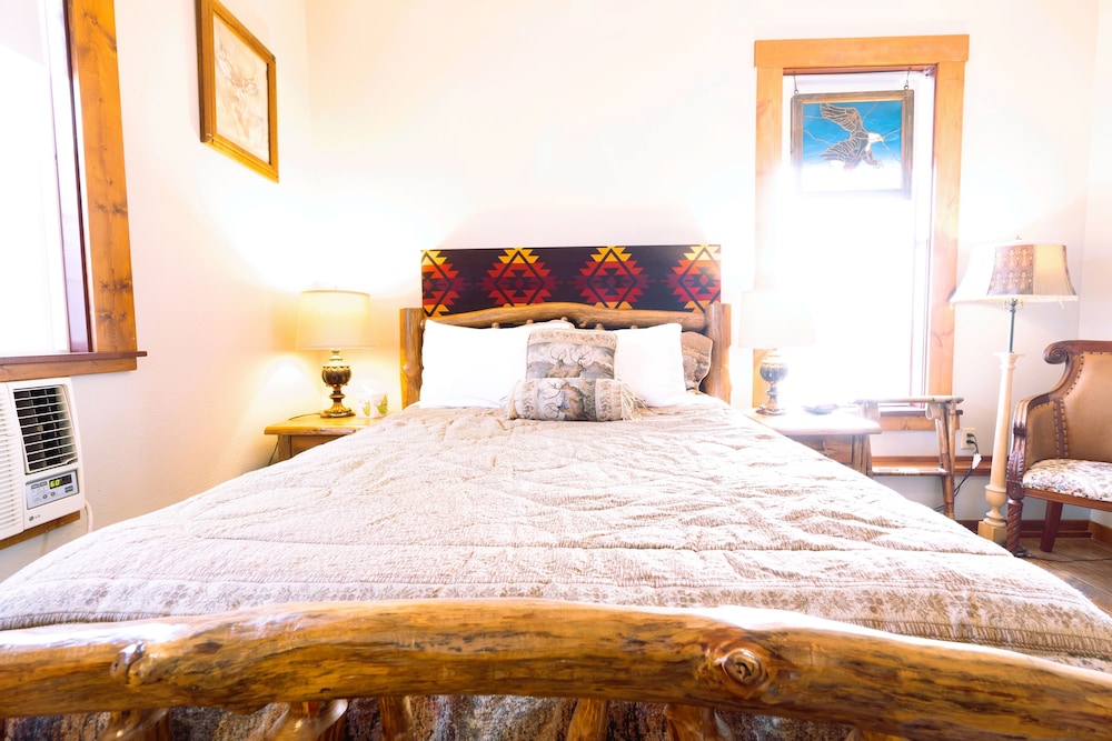 Premium Room, 1 Queen Bed (Log Cabin)  Second floor photo 2