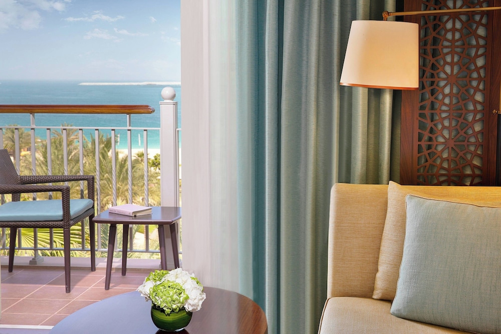 Club Room, 1 King Bed, Ocean View - Photo 2