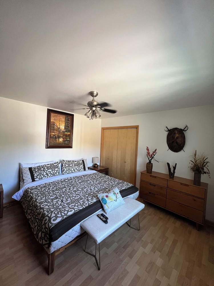 Exclusive Apartment, 2 Bedrooms, Non Smoking, Mountain View photo 2