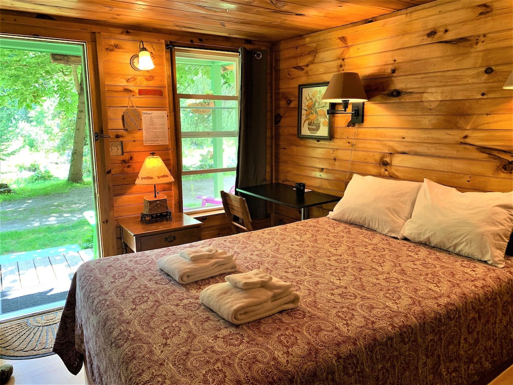 Cabin (TROUTT)