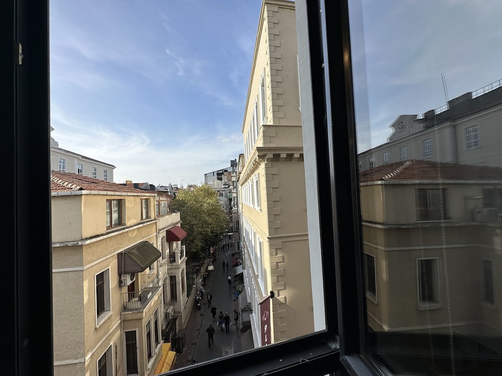 Standard Suite, City View photo 1