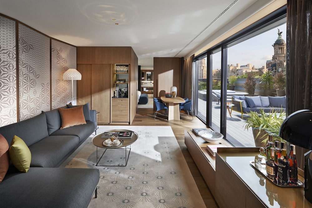 Suite, 1 King Bed (Barcelona)