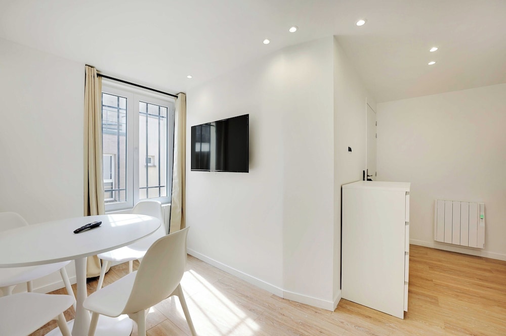 Apartment photo 2