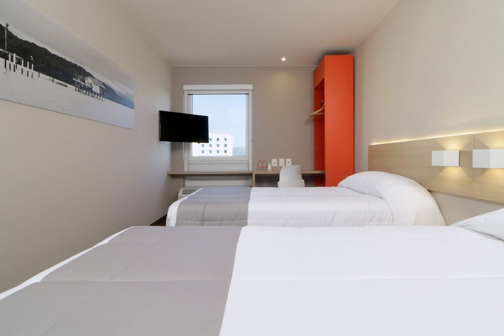 Room, 2 Twin Beds - Photo 5