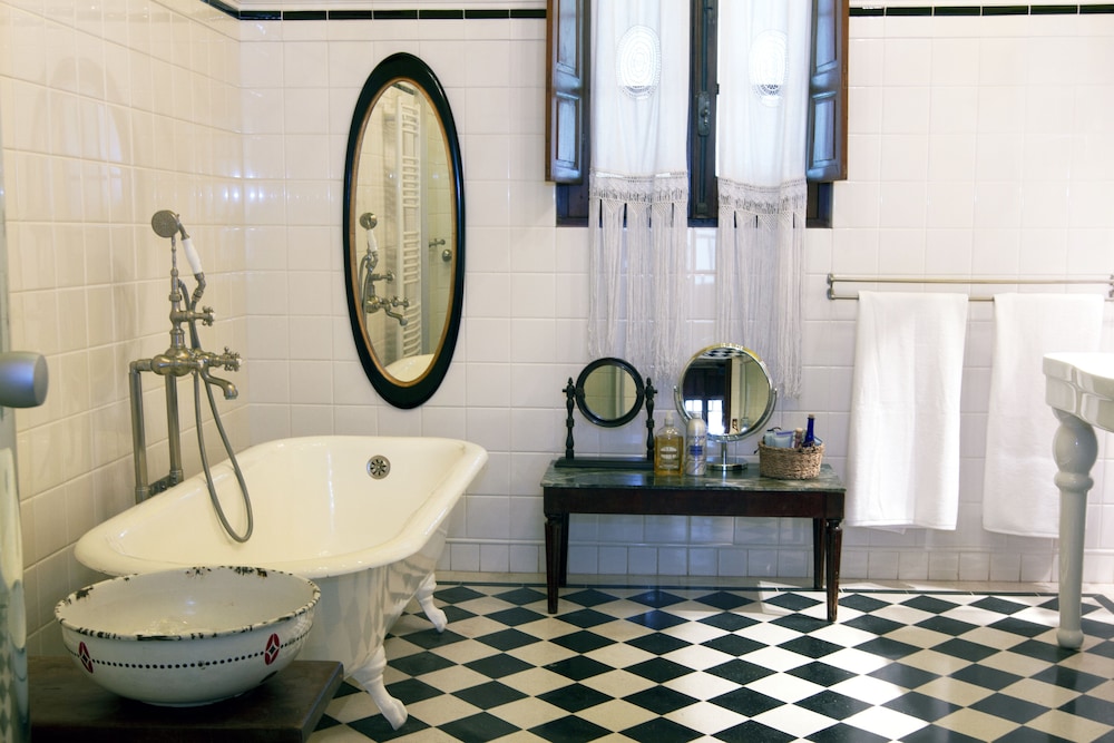 Double Room, 1 King Bed, Private Bathroom (Estanciera) photo 3