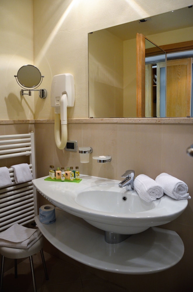 Deluxe Double Room - Photo 5