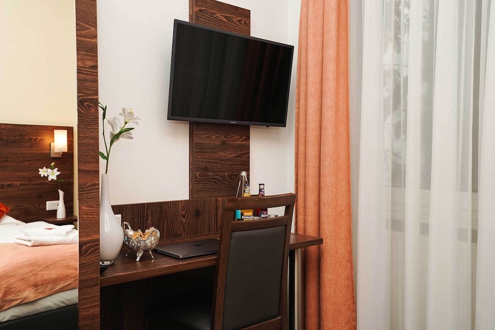 Twin Room - Photo 2