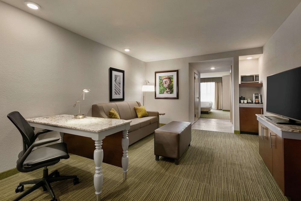 Junior Suite, 1 King Bed, Accessible, Non Smoking (w/ roll-in shower) photo 1