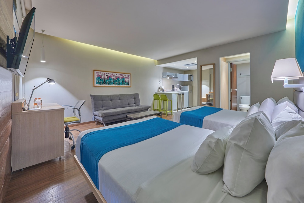 Suite, 2 Double Beds - Photo 3