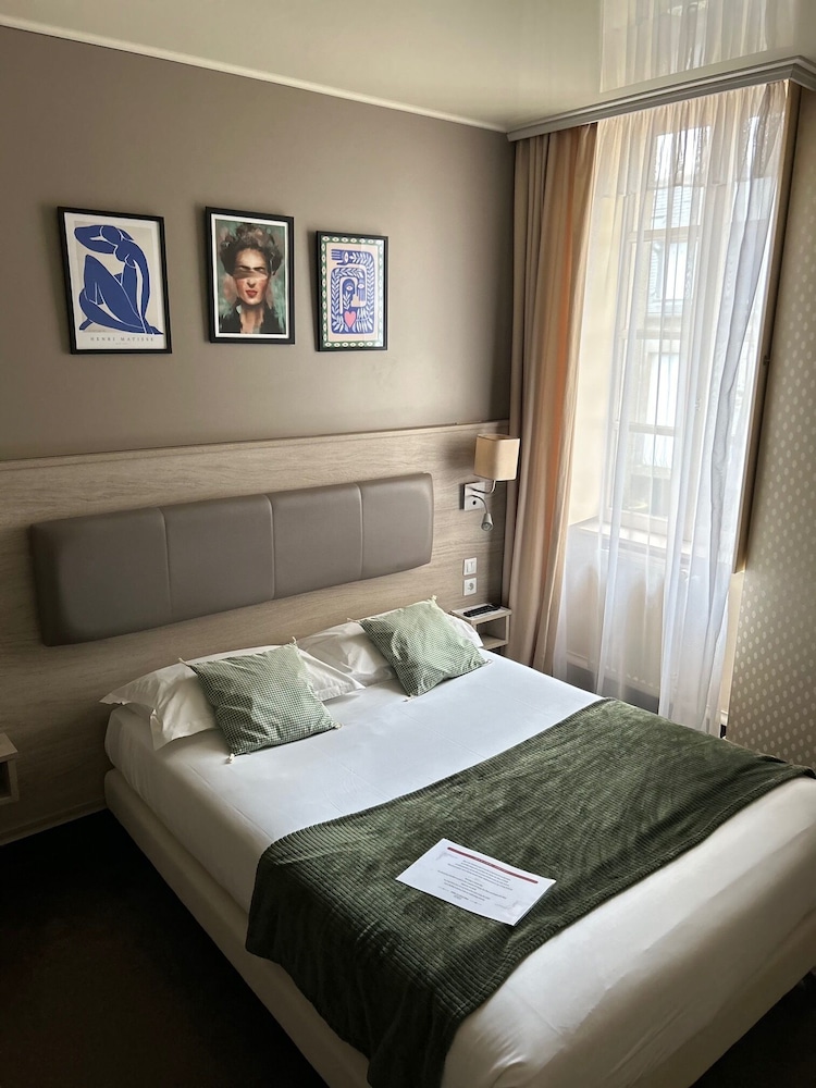 Standard Double Room - Photo 8