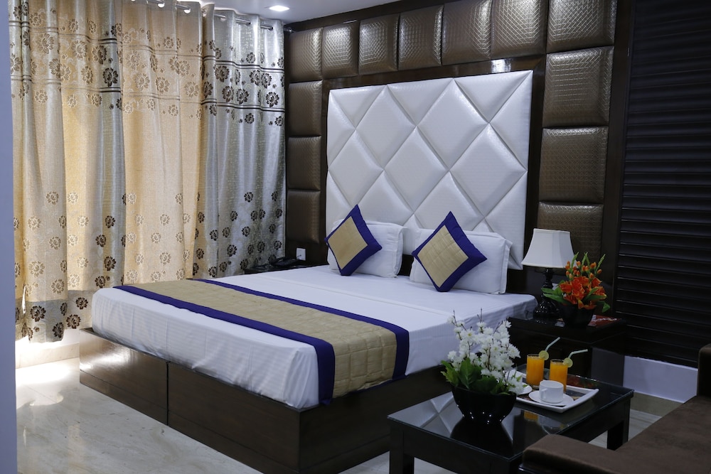 Deluxe Room, 1 King Bed - Photo 1