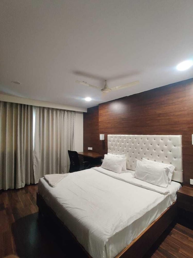 Basic Suite, City View