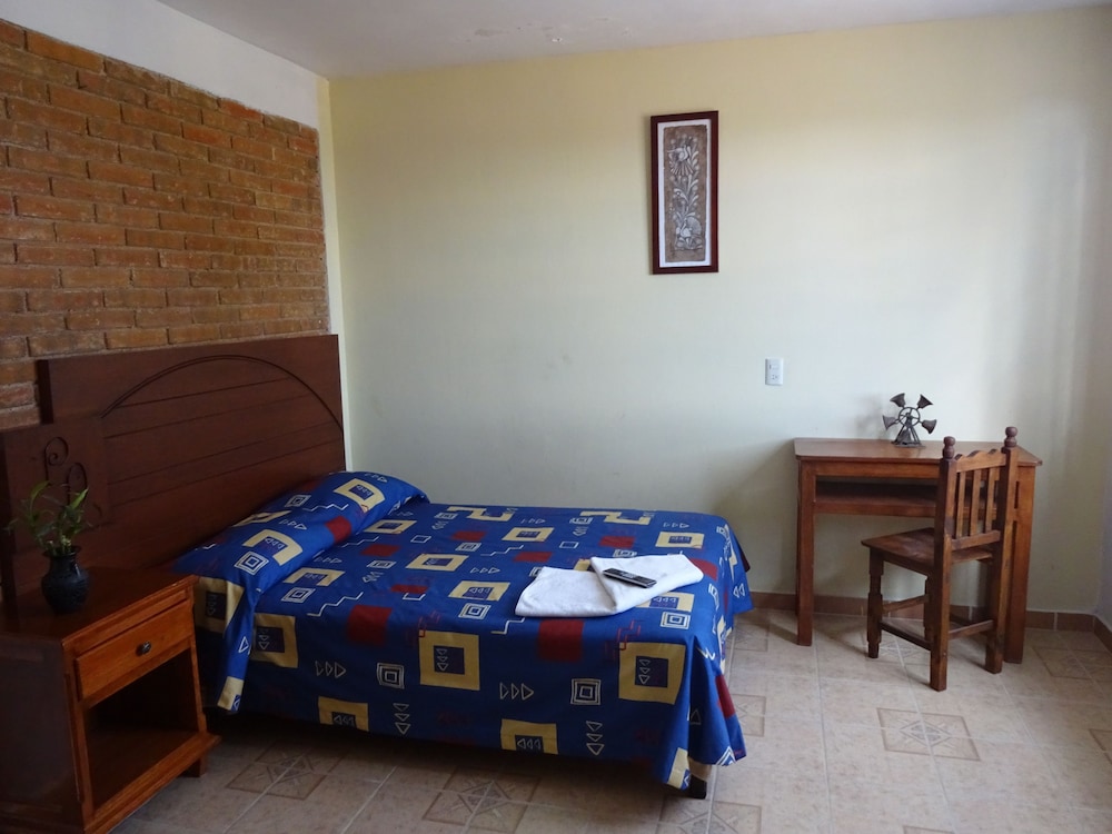 Classic Single Room, 1 Double Bed, Non Smoking, Garden View photo 2
