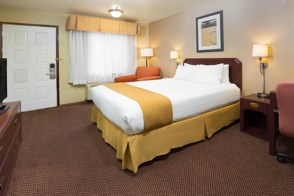 Room, 1 Queen Bed, Accessible, Non Smoking (Mobility/Hearing Impaired) - Photo 1