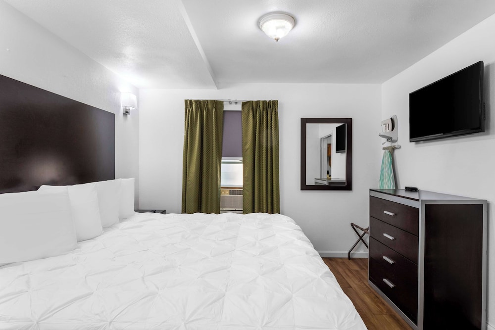 Suite, 1 King Bed, Non Smoking, Kitchen - Photo 6